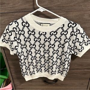 Black & white knit top